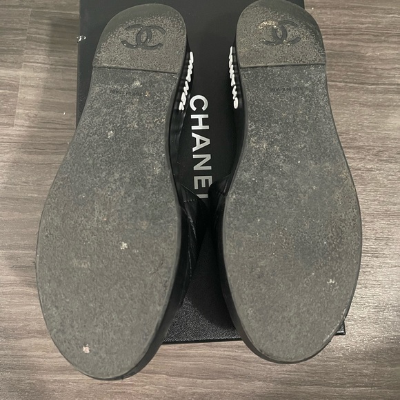 Chanel Slides - Picture 2 of 4